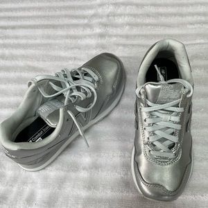 Women’s New Balance Life Style sneakers, size 5.5, silver